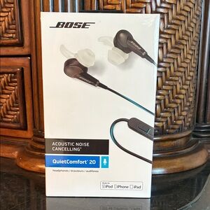 Bose QuietComfort 20 Earbud Headphones - Black and Blue